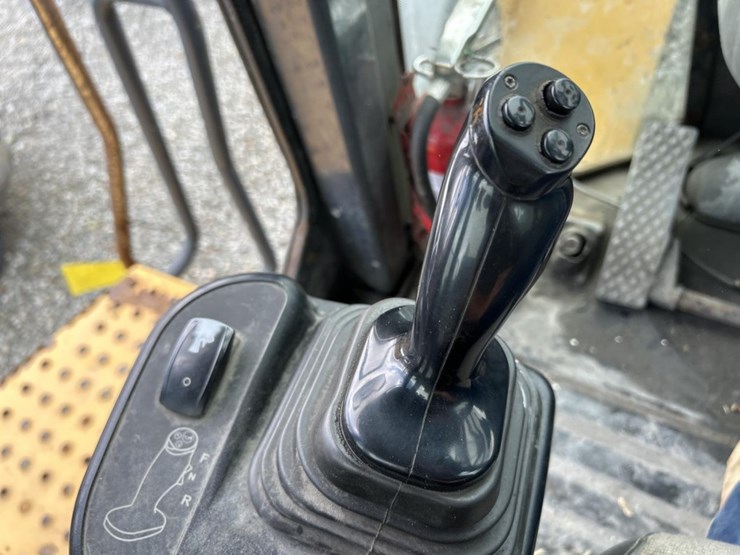 2014-deere-824k-image-68