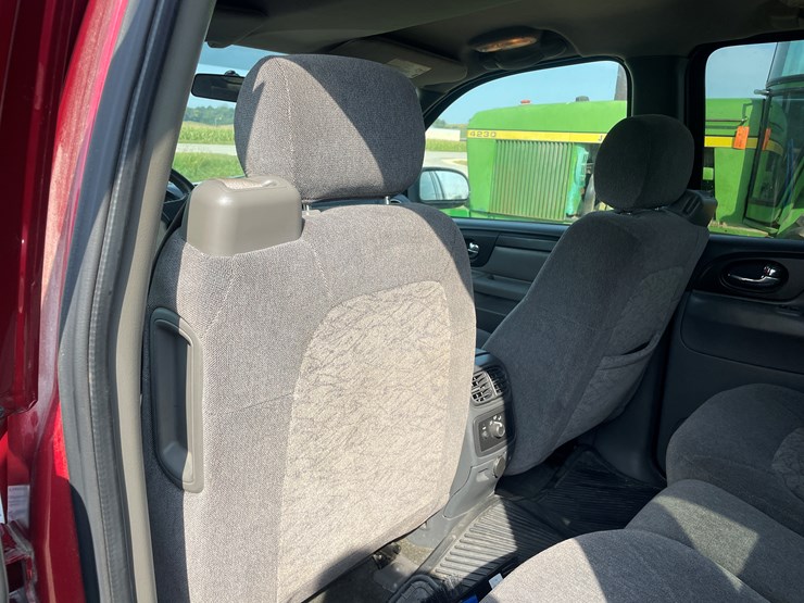 2004-gmc-envoy-image-24