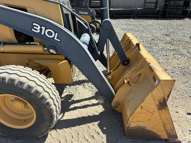 2018-deere-310l-image-6