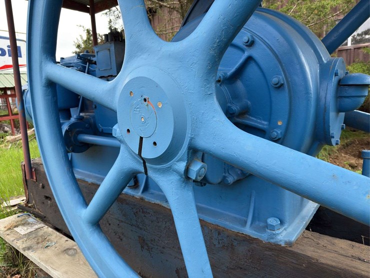 25hp-superior-oil-field-engine-image-8