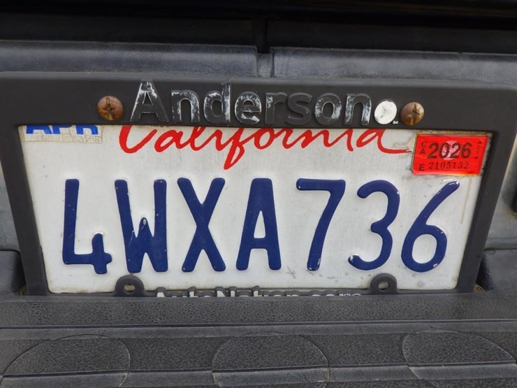 2002-chevrolet-suburban-image-17