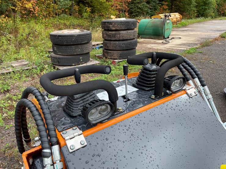 #8158-•-land-hero-mini-skid-steer-loader-image-13