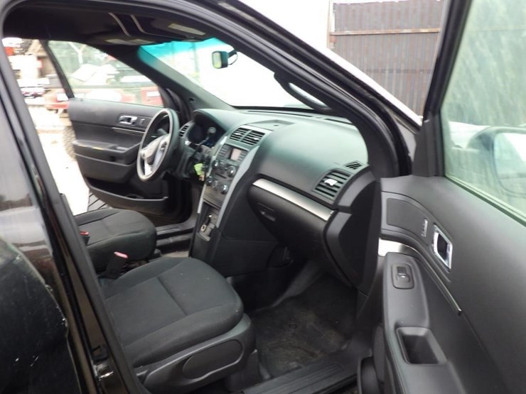 2015-ford-explorer-image-6