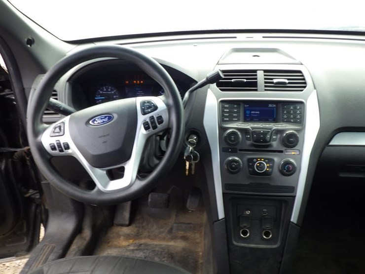 2015-ford-explorer-image-9