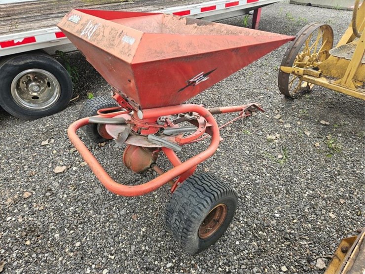 #2025-•-lely-towable-spreader-image-5