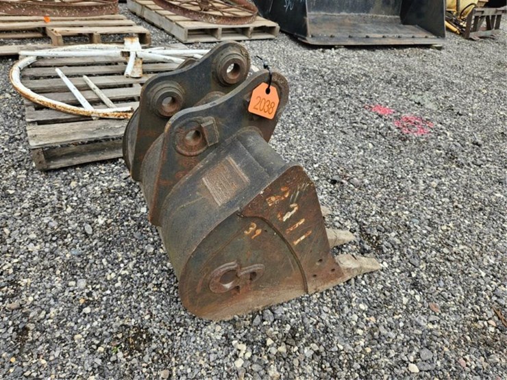 #2038-•-cp-23"-excavator-bucket-image-5