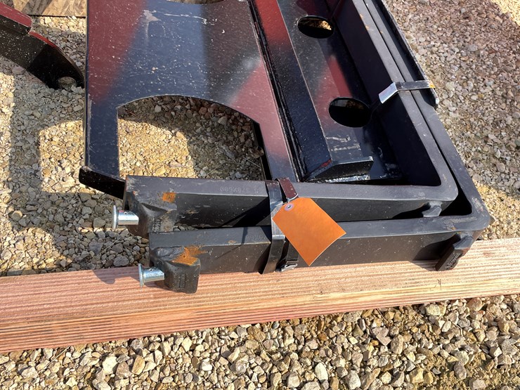 #3039-•-mini-universal-attach-pallet-forks-and-mast-image-5