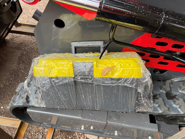 #8173-•-agt-compact-track-loader-image-8