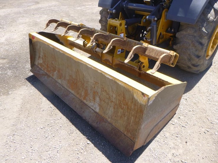 2021-deere-210l-image-19
