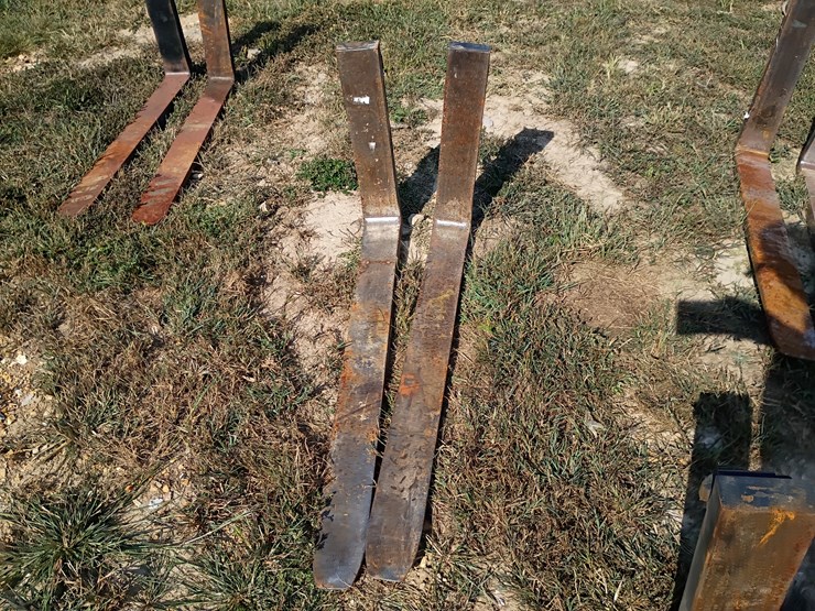 #104-•-set-of-42"-pallet-forks-image-1