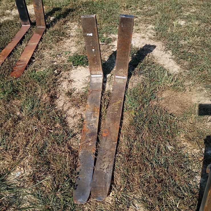 #104 • Set of 42" Pallet Forks