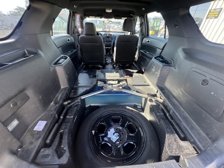 2017-ford-explorer-image-21