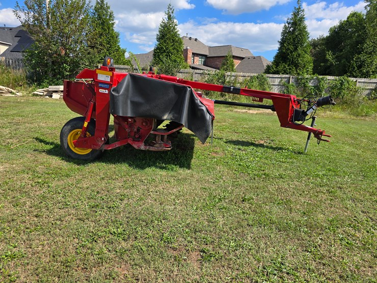 2023-new-holland-210-image-6