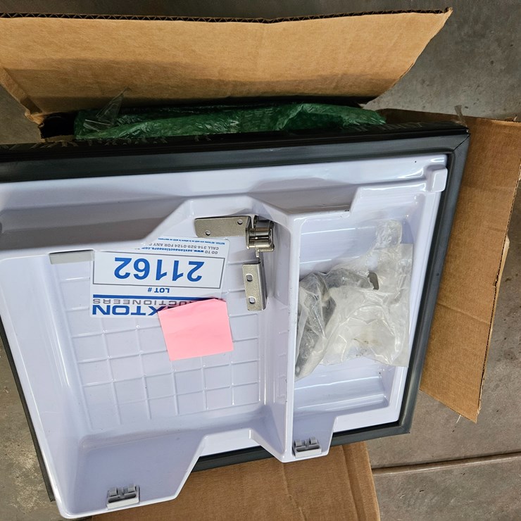 #21162 • Small Fridge Parts