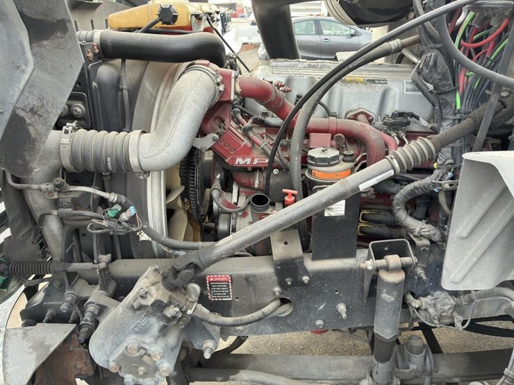 2012-mack-pinnacle-truck-tractor-image-9