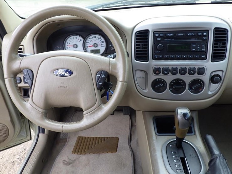 2005-ford-escape-image-9