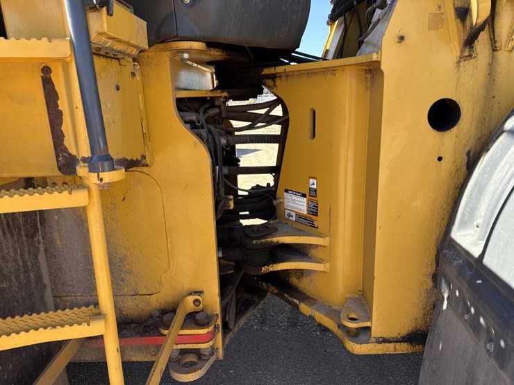 2018-deere-844k-image-23