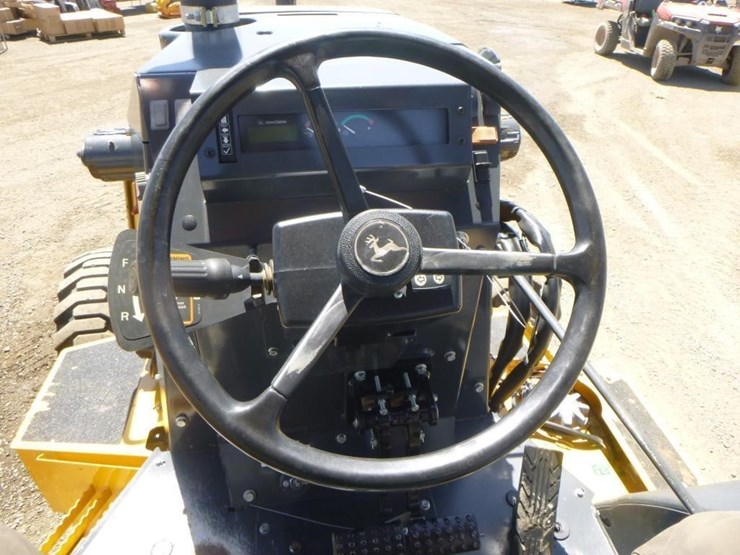 2021-deere-210l-image-28
