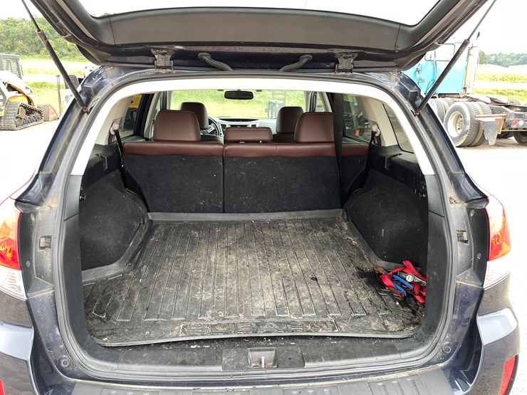 #1037-•-2014-subaru-outback-(wi-title-in-delay)-image-29