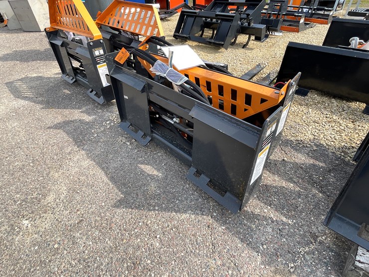#3052-•-wolverine-adjustable-skid-steer-pallet-forks-image-2