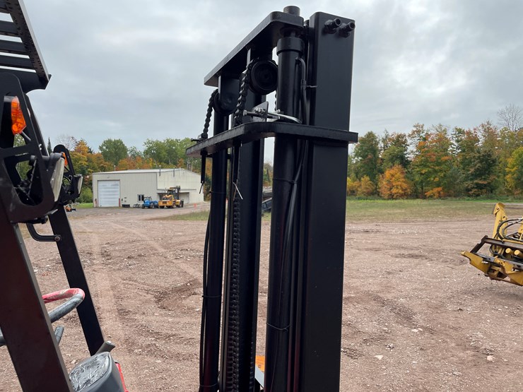 #8163-•-agt-electric-forklift-image-16