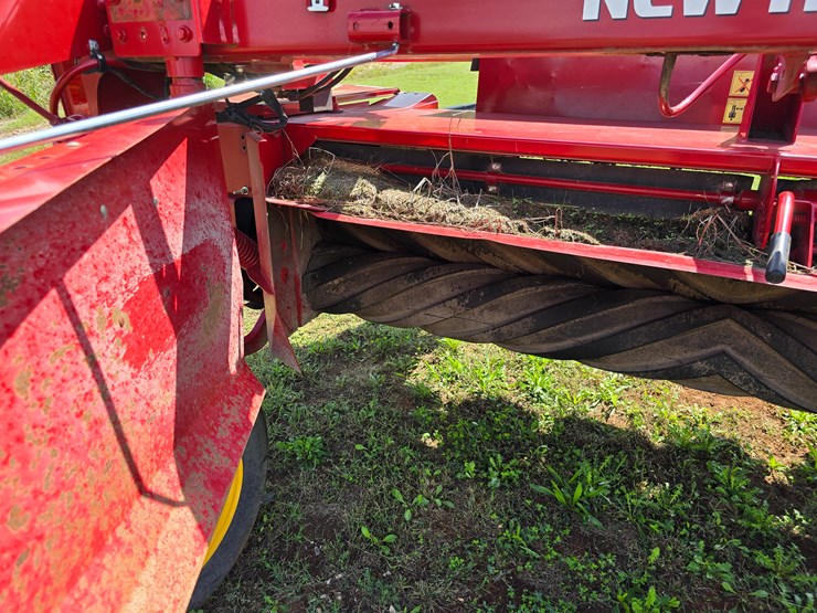 2023-new-holland-210-image-48