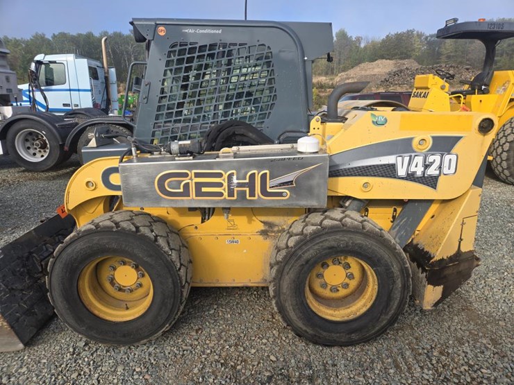2019-gehl-v420-image-22