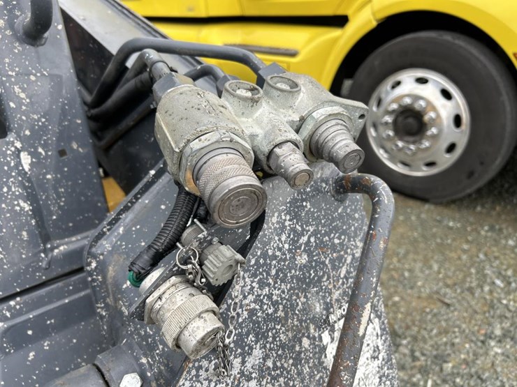 deere-318g-image-16