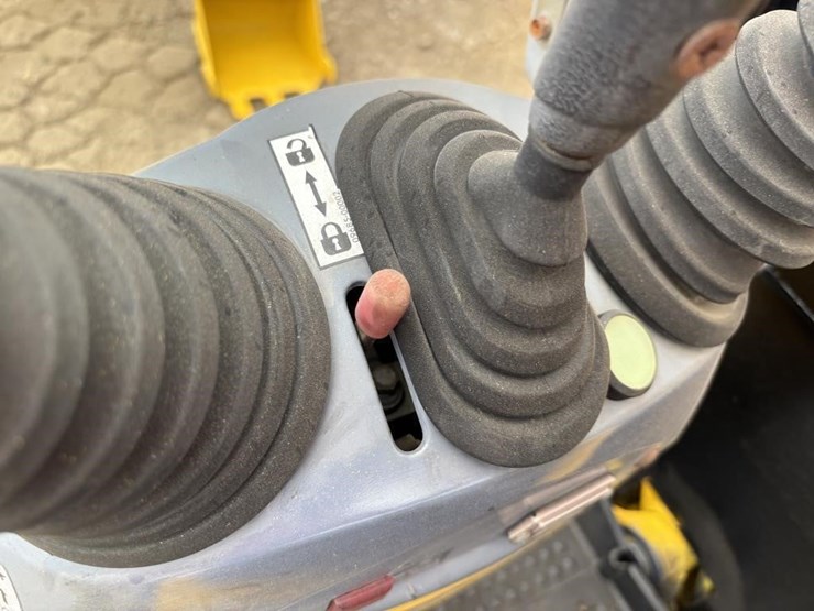 komatsu-pco8uu-1f-hydraulic-excavator-image-27