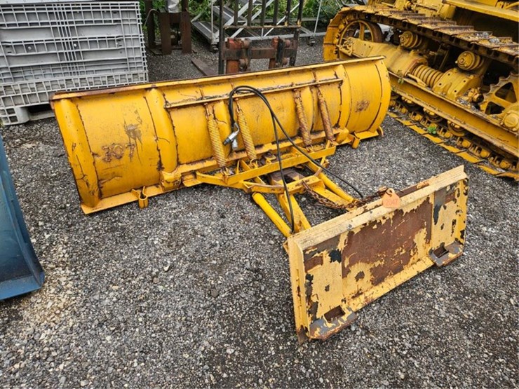 #2047-•-8'-skid-steer-snow-plow-image-3