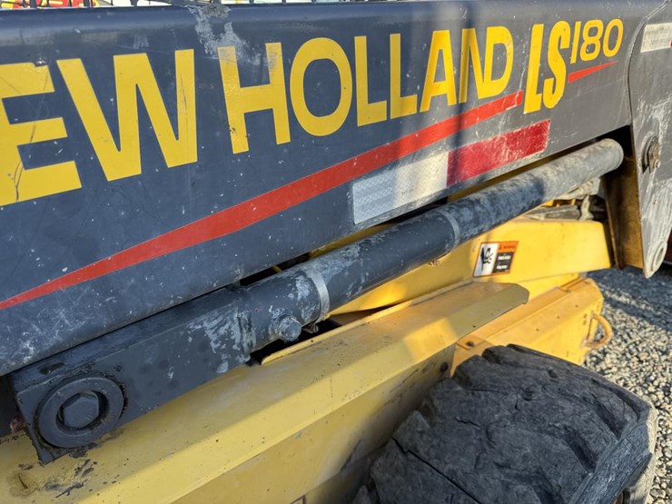 2001-new-holland-ls180-image-19