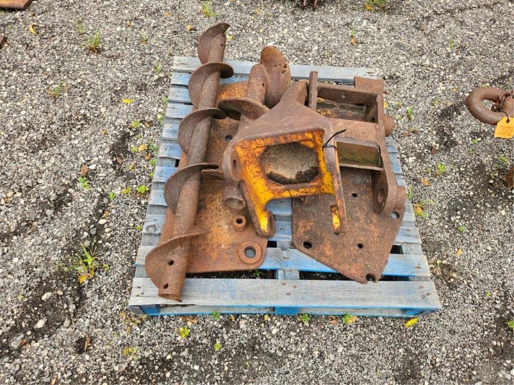 #2071-•-excavator-frost-tooth,-auger-&-plates-image-2