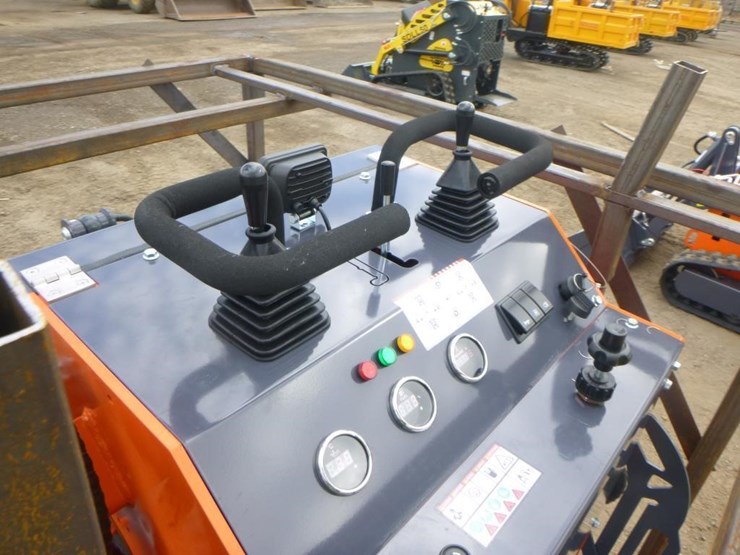 tpm-t460-skid-steer-track-loader-image-16
