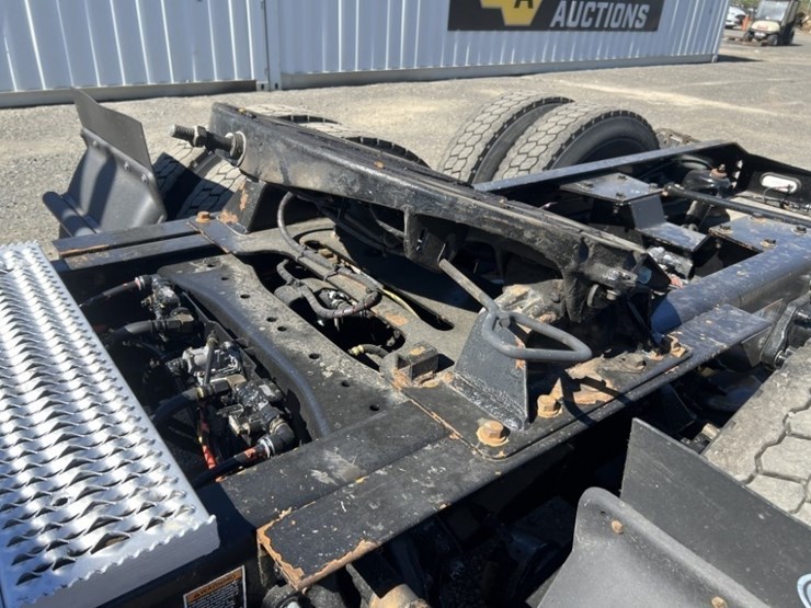 2020-peterbilt-579-image-27