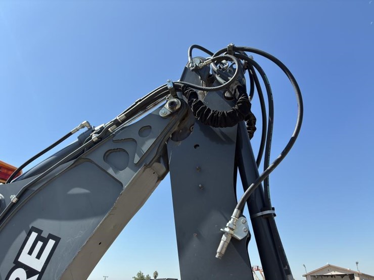 2018-deere-310l-image-12