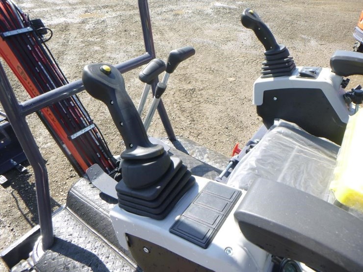 2025-agt-mx15rx-hydraulic-excavator-image-22