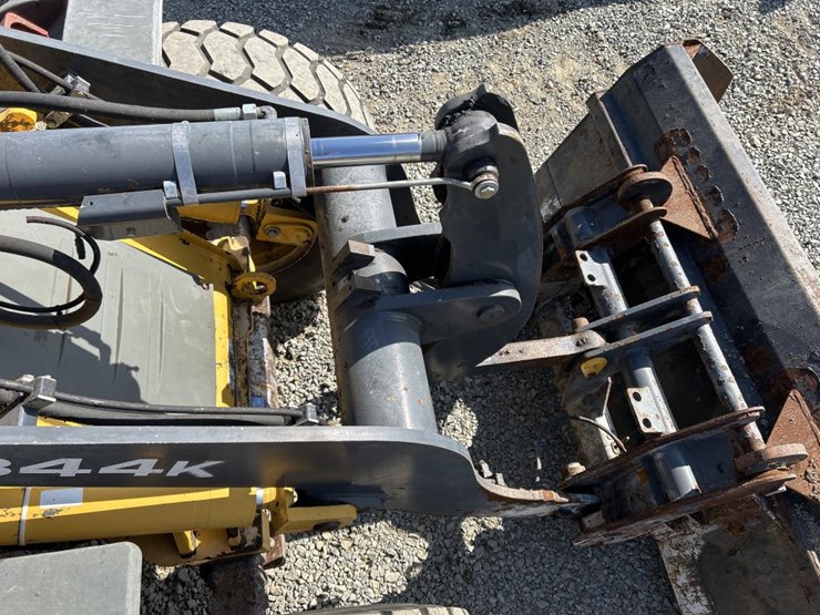 2016-deere-344k-image-25