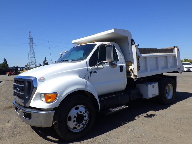 2013-ford-f650-image-1