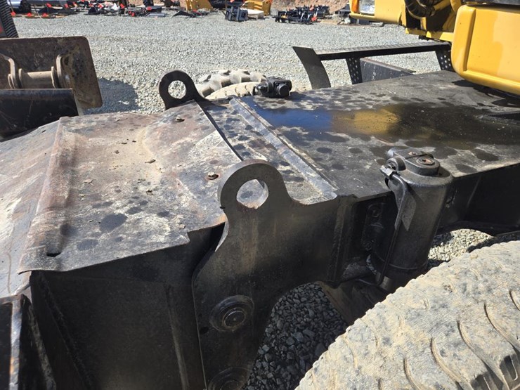 2006-caterpillar-m318-image-31