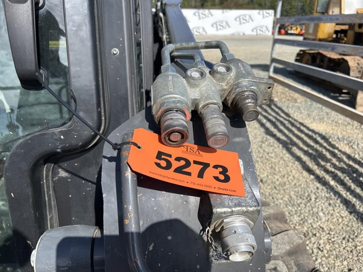 2022-new-holland-l320-image-16