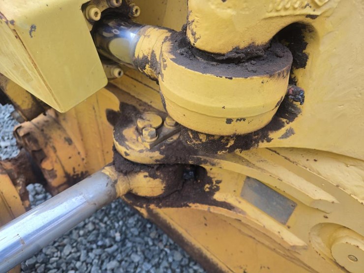 2014-komatsu-d51pxi-image-15