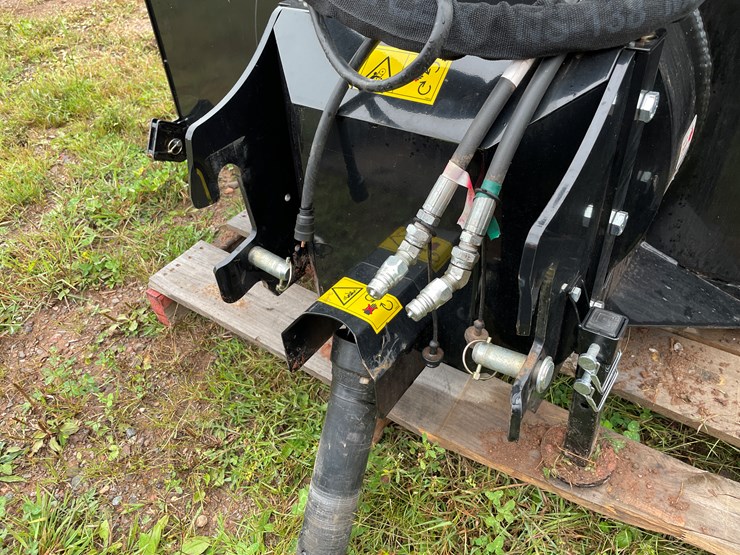 #8065-•-2024-bad-boy-4035ch-4wd-tractor-with-front-mount-berco-66"-snowblower-image-74