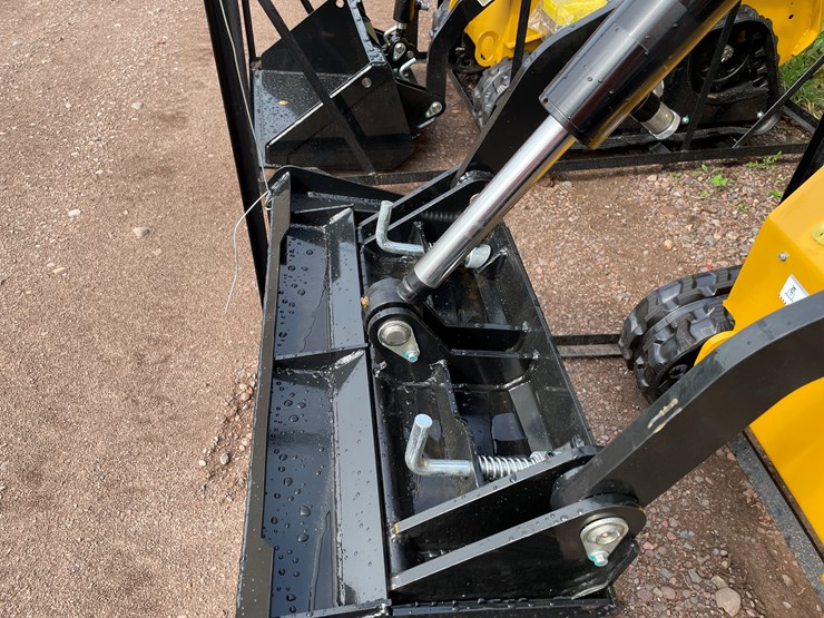 #8174-•-agt-compact-track-loader-image-11