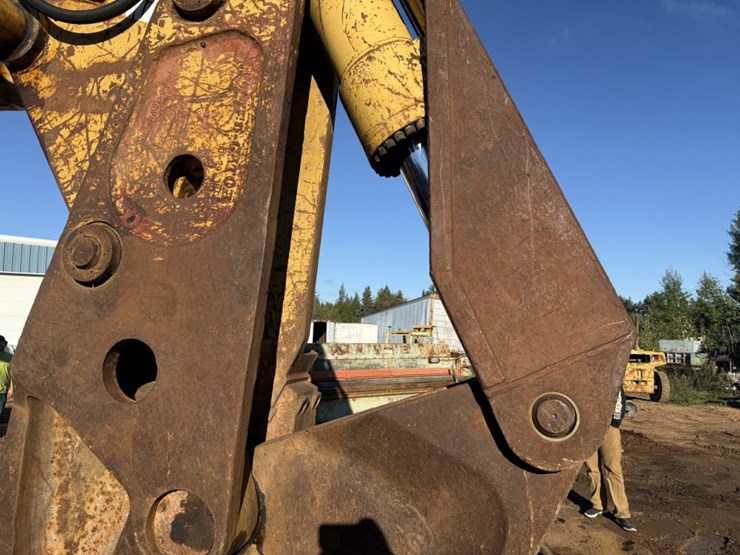 caterpillar-245-image-9