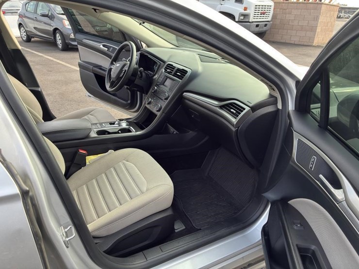 2018-ford-fusion-sedan-image-9