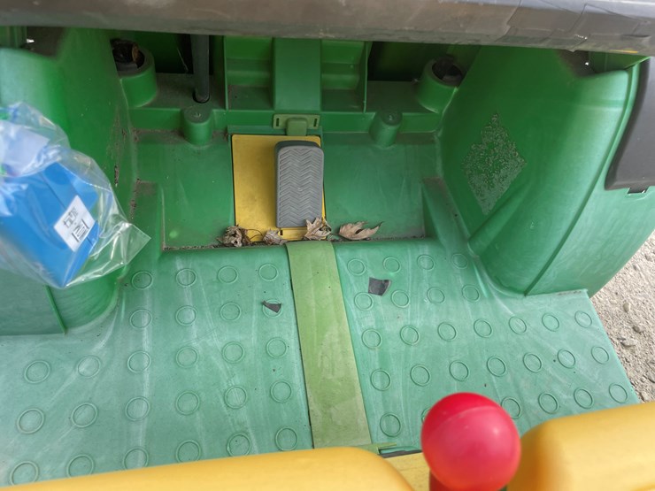 john-deere-gator-hpx-image-14