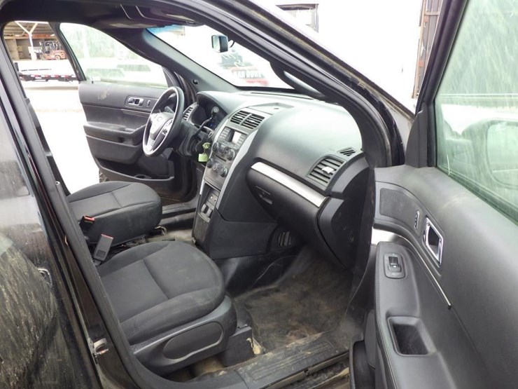2015-ford-explorer-image-6
