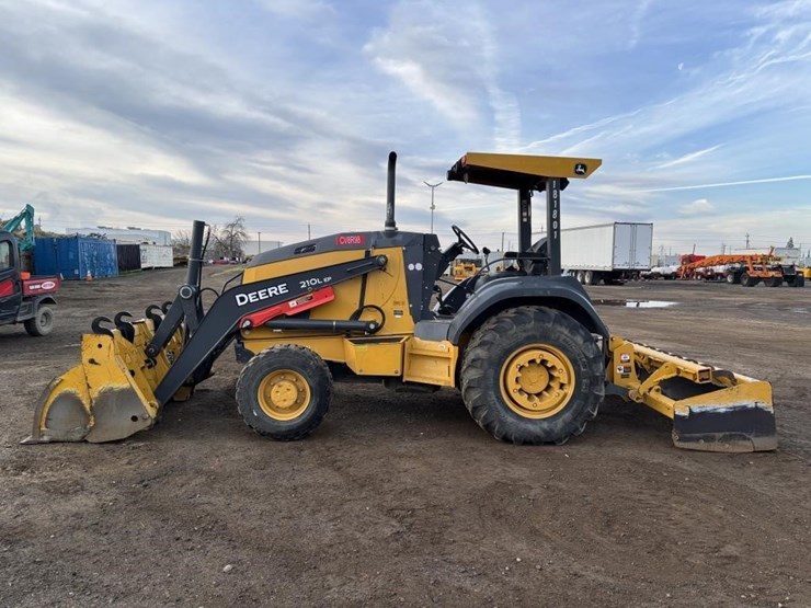 2019-deere-210l-image-5