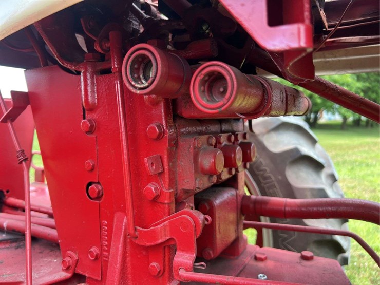 farmall-560-image-30
