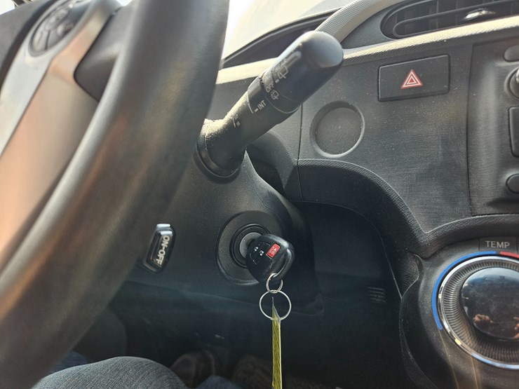 #16993-•-2012-toyota-prius-c-passenger-car-image-38